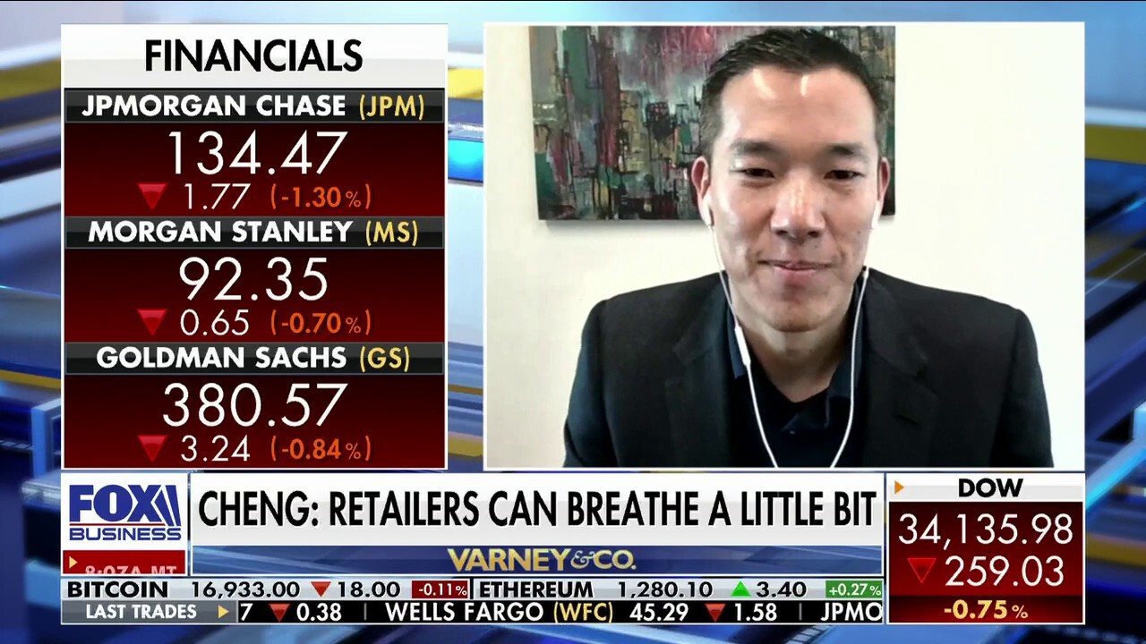 Consumers are 'frontloading' holiday spending: Larry Cheng
