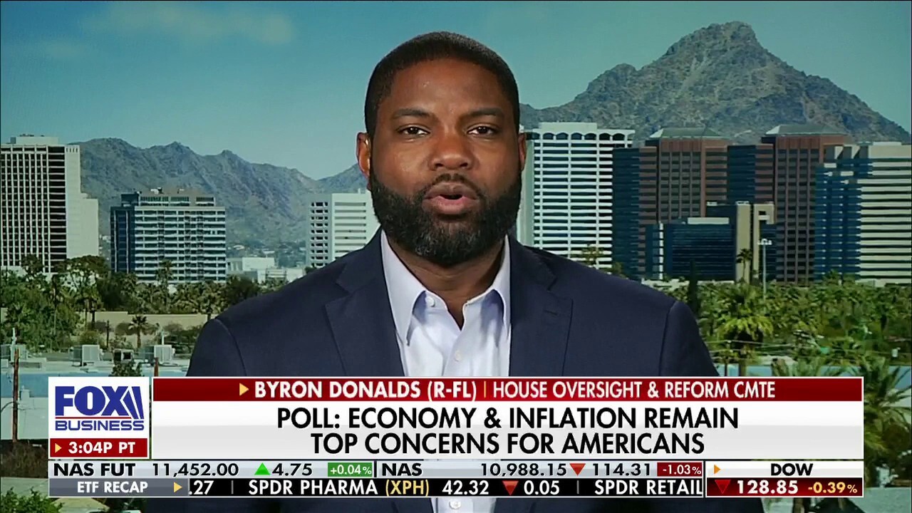 Florida Rep. Byron Donalds and former Trump economic adviser Tomas Philipson explain why the economy appears to have such a stronghold on the midterm elections on 'The Evening Edit.'