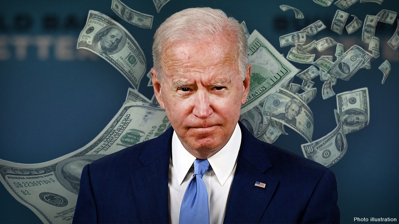 Biden will enter 2024 election with a 'massive' inflation problem: John Carney