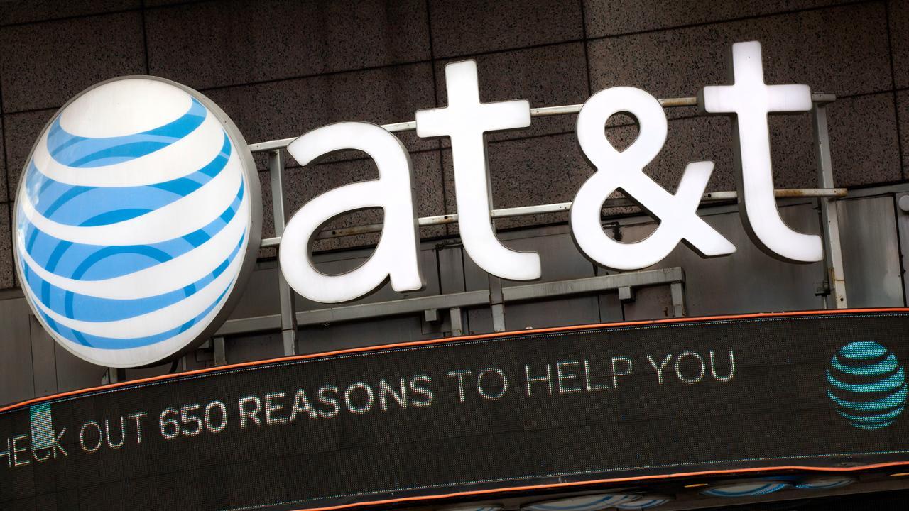AT&T giving employees bonus in response to GOP tax bill