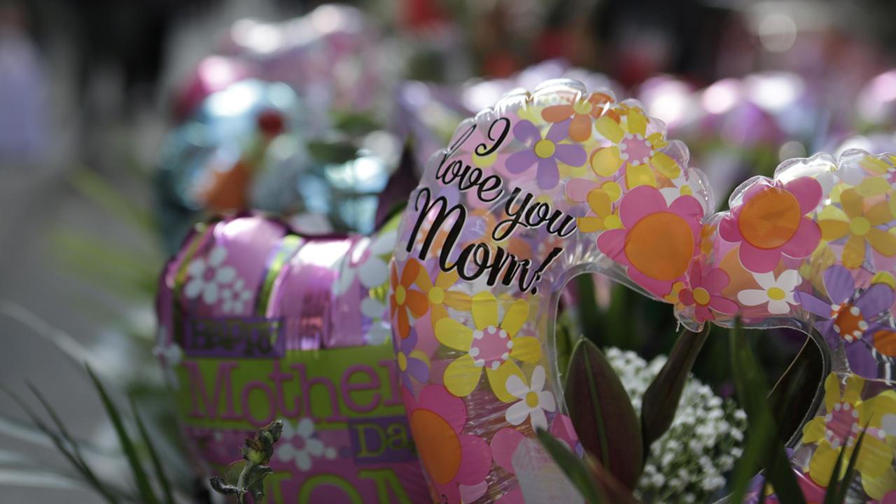 How much will Americans spend on mom this year?