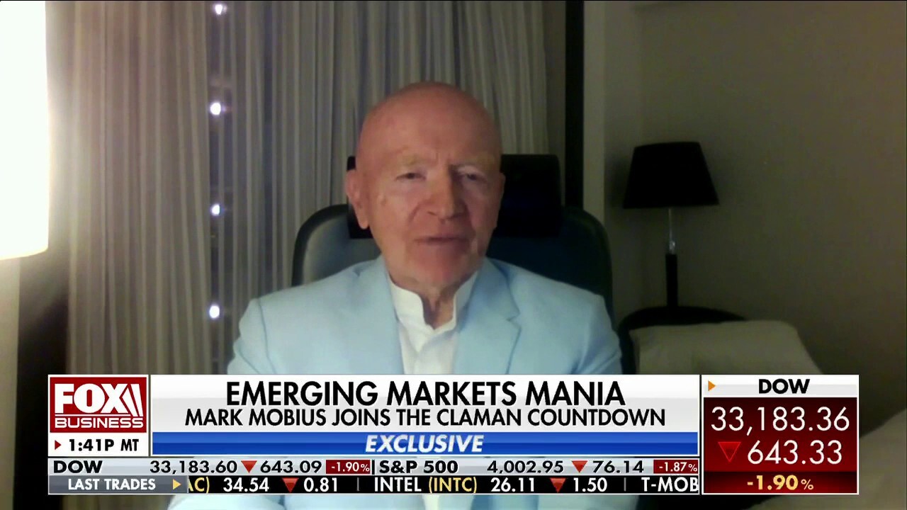 Mobius Capital founding partner Mark Mobius discusses the impact of the Russia-Ukraine war on emerging markets and analyzes the global economy on 'The Claman Countdown.'