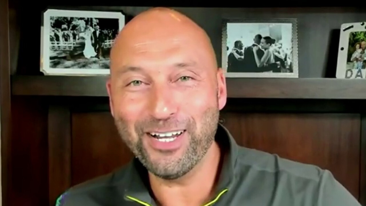 Former New York Yankees shortstop Derek Jeter and UNTUCKit founder Chris Riccobono provide insight on their new sportswear on 'The Claman Countdown.'