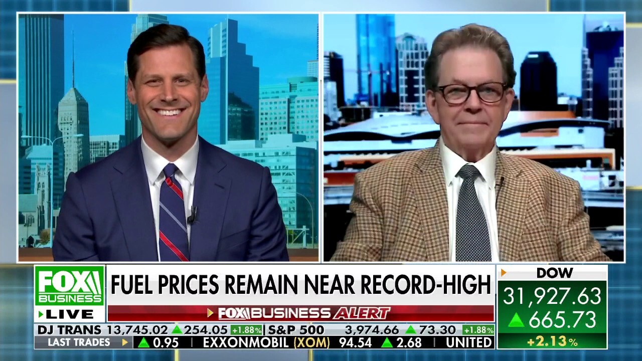 Former Reagan economist Art Laffer and Fox News contributor Brian Brenberg discuss the chances of a recession in the next 12 months.