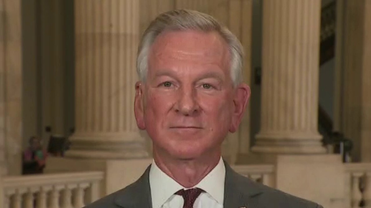Senator Tommy Tuberville joins ‘Kudlow’ to discuss on the new Amazon union vote.