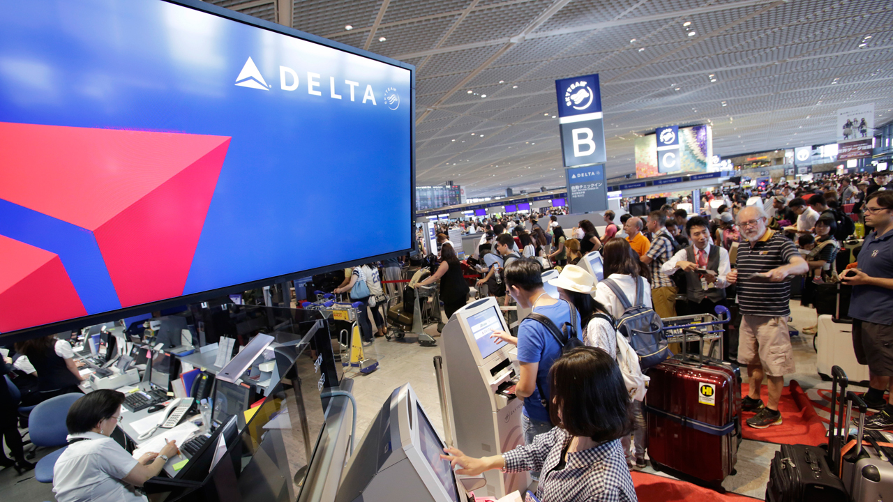 Delta CEO issues apology to customers