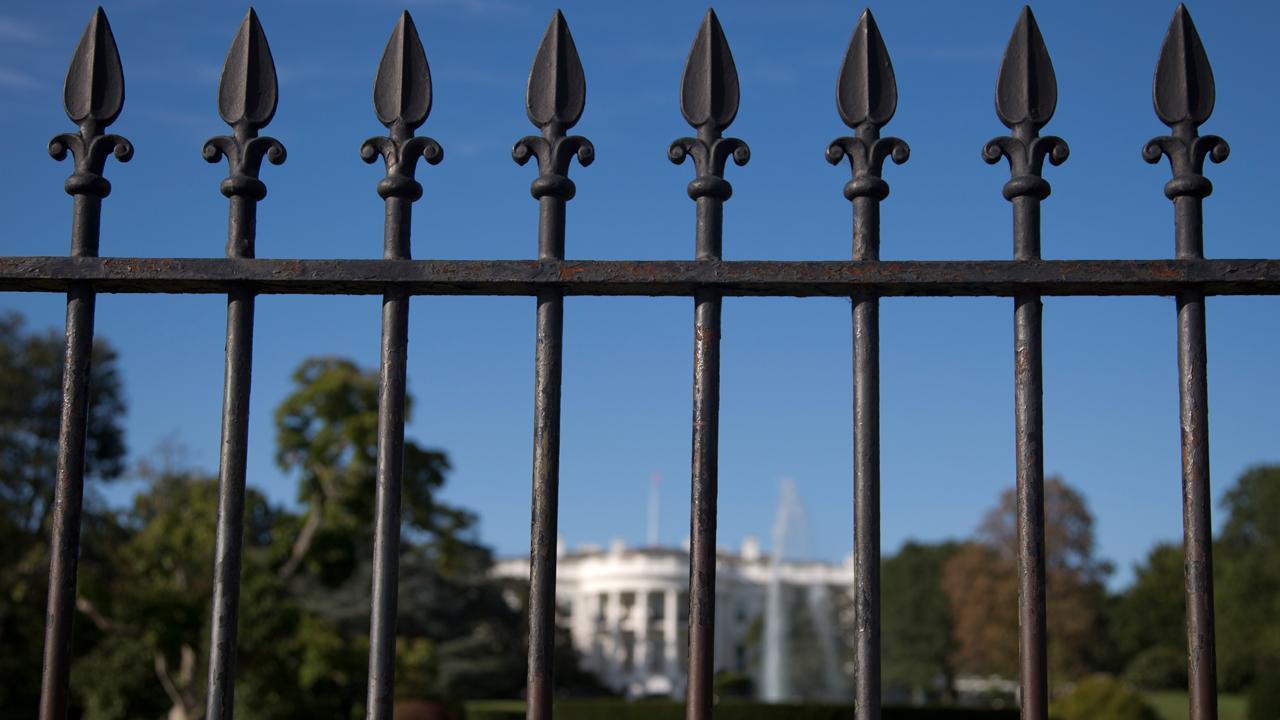 Trump asks small business owner to build White House fence