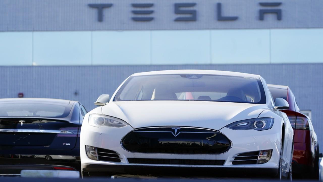 Tesla won't be 'easily knocked off perch' as leader of electric vehicles: Adam Lashinsky