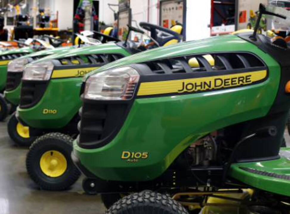 Deere & Co. 2Q earnings beat expectations