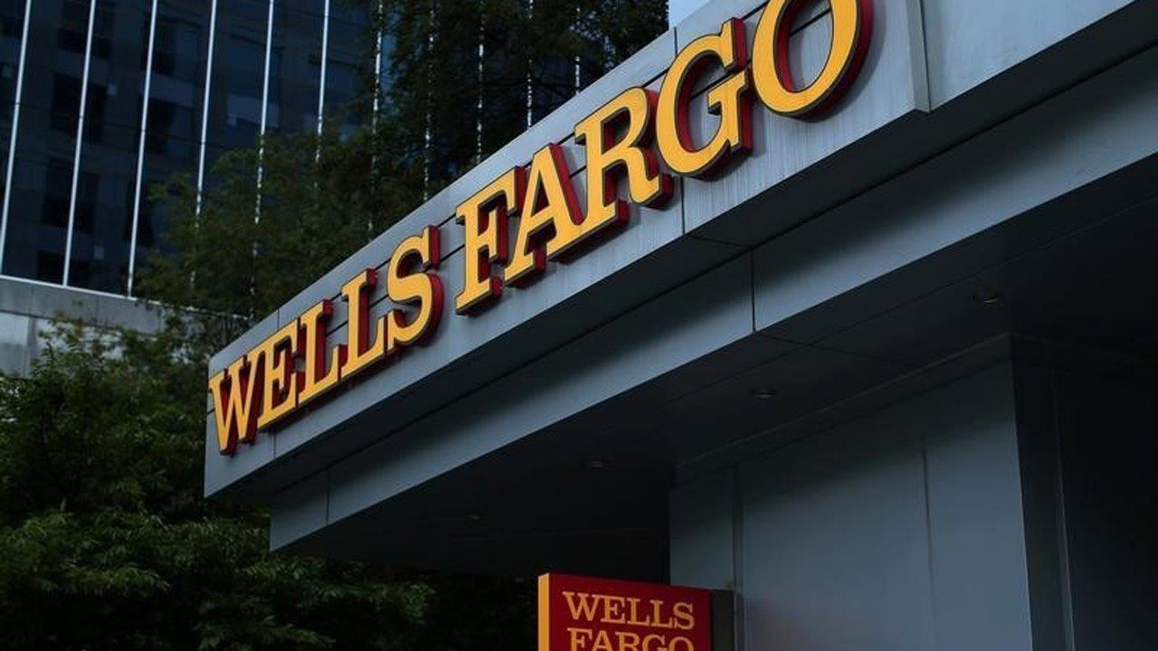 Should Wells Fargo CEO resign?