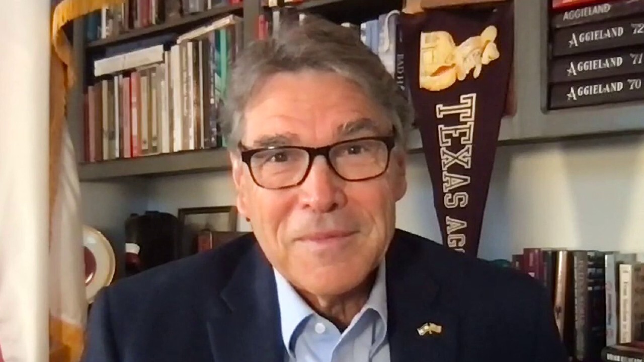 Rick Perry on Kamala Harris snapping at anchor over border visit question: 'She's finished'