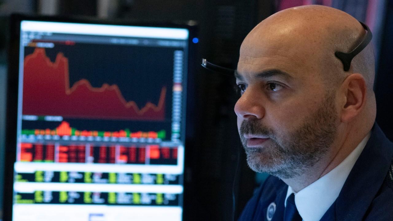 Varney: Economic storm clouds are gathering 
