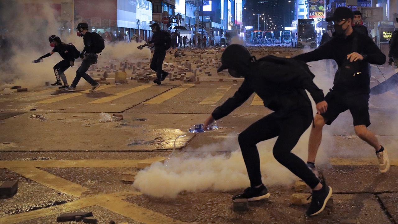 Violent protests in Hong Kong flare up