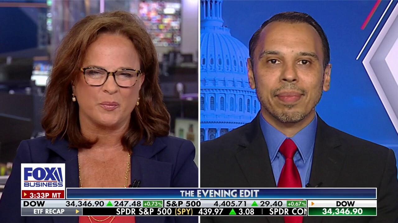 Former DOJ civil rights attorney Roger Severino weighs in on the DOJ filing a lawsuit accusing SpaceX of hiring discrimination against refugees and asylum recipients on 'The Evening Edit.'