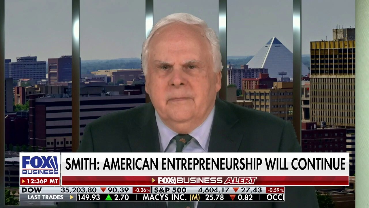FedEx founder Fred Smith announces on ‘Making Money with Charles Payne' that he will step down and Raj Subramaniam will replace him as CEO.