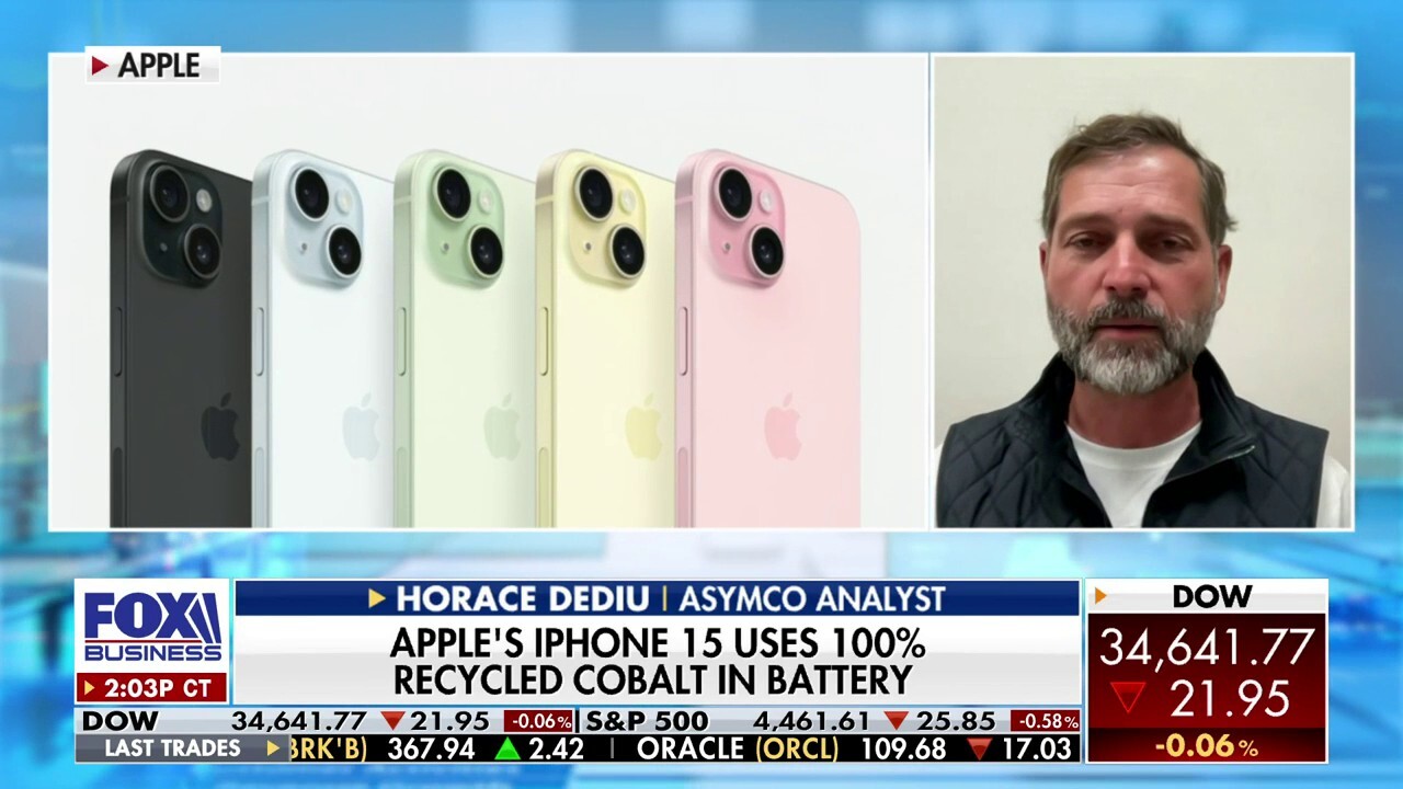 Asymco analyst Horace Dediu and GuideStone Capital Management CIO David Spika discuss why investors don't seem impressed with Apple's new product line on "The Claman Countdown."
