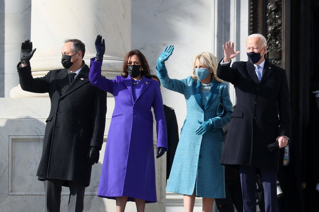 POTUS, FLOTUS, VP and second gentleman participate in a service project