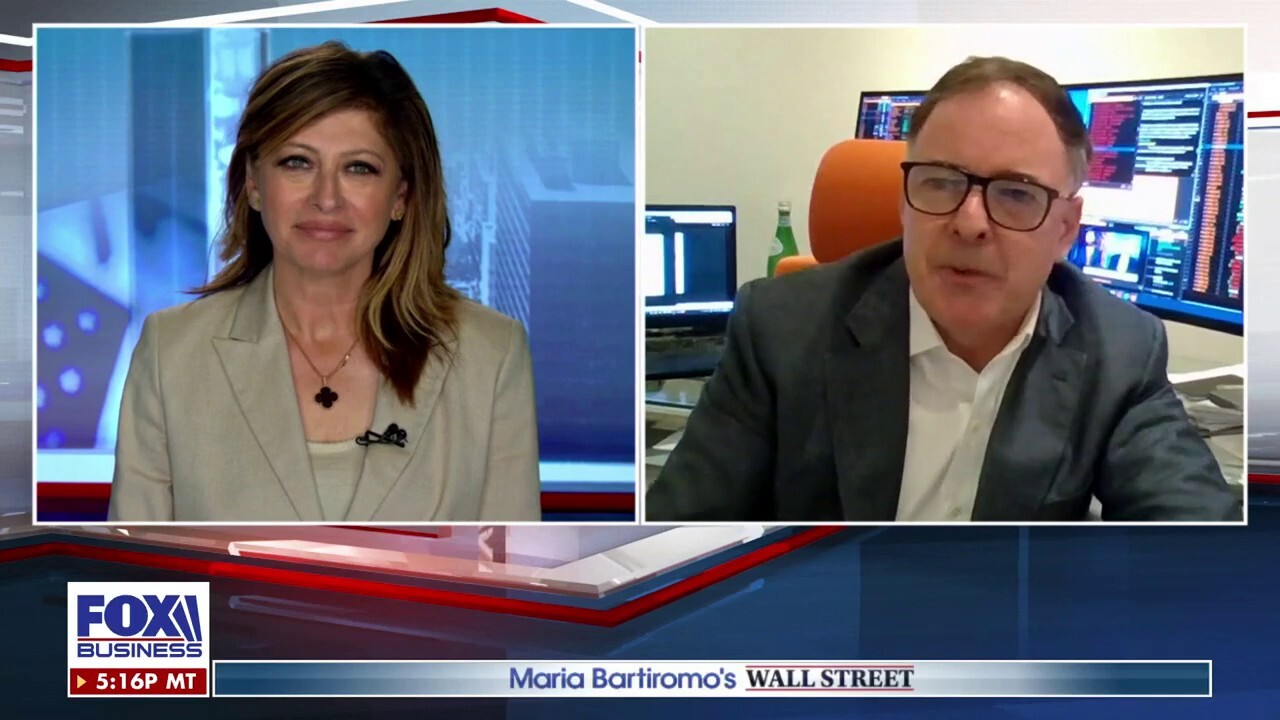 The Bear Traps Report founder Larry McDonald calls on the Federal Reserve to drive the country into a recession to bring inflation down on 'Maria Bartiromo's Wall Street.'