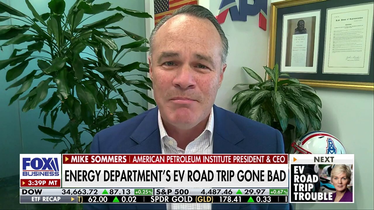 American Petroleum Institute's Mike Sommers discusses the Biden administration's push for electric vehicles and Energy Secretary Jennifer Granholm's road trip on 'The Evening Edit.'