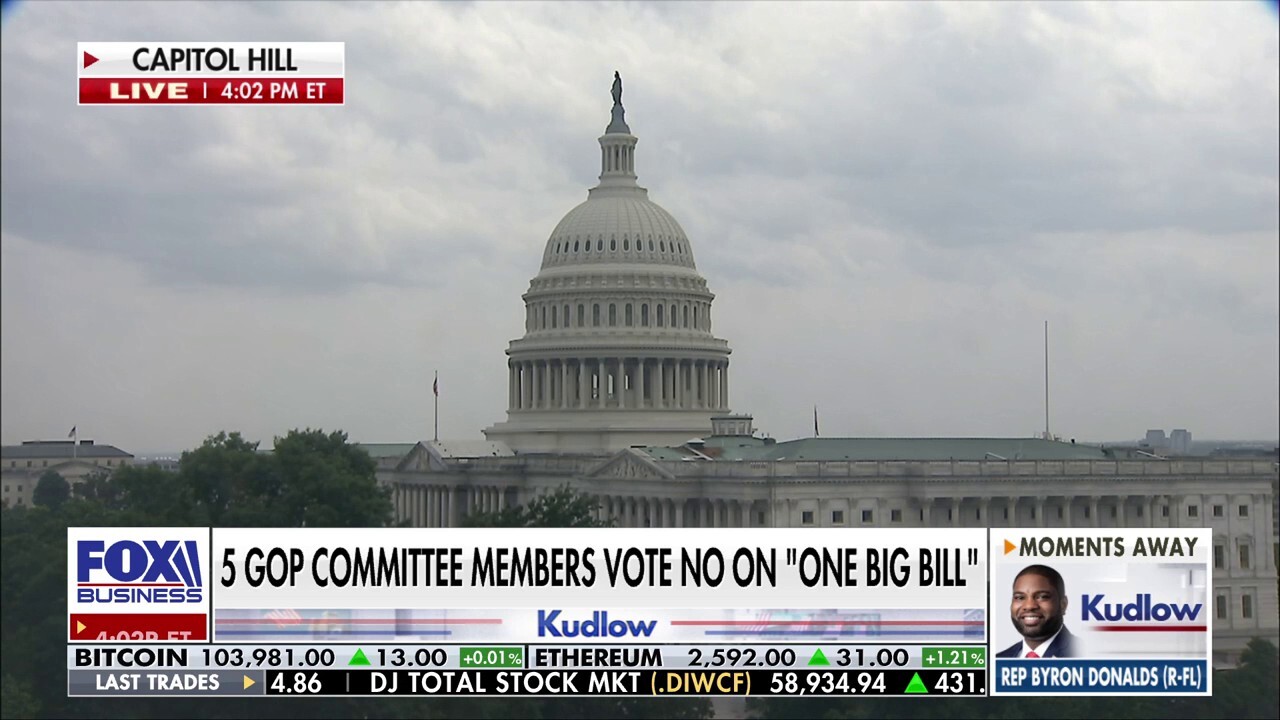 Lawmakers debate Trump's spending bill