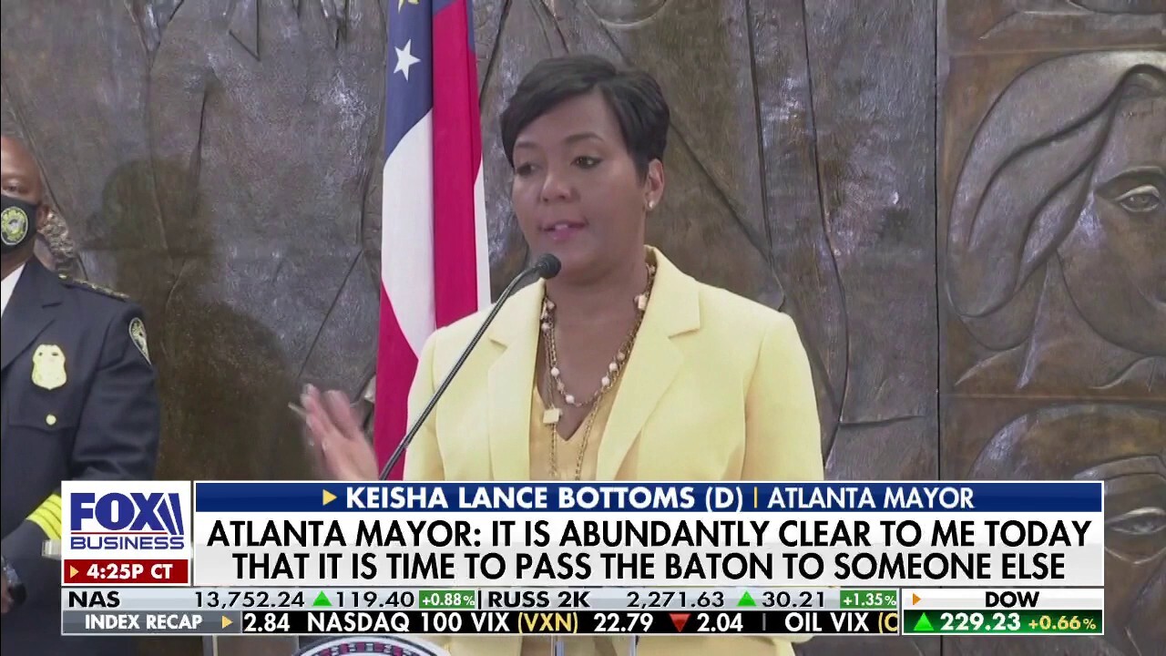 Atlanta Mayor won't seek reelection after 2K businesses permanently close