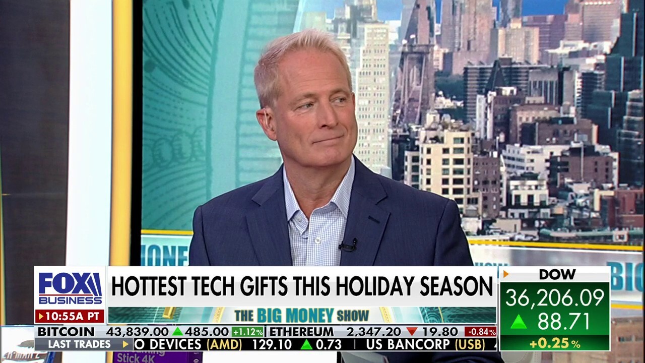 Expert reveals the hottest tech gifts this holiday season