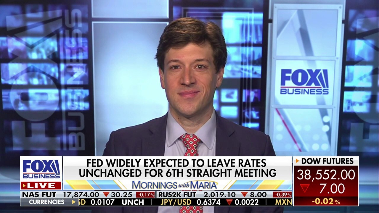 Fed rate cuts are on pause 'indefinitely': Nick Timiraos