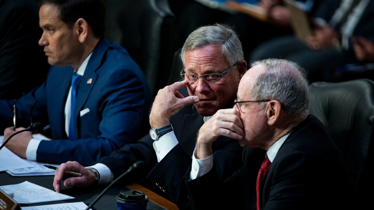 GOP senators urge Biden to send aircrafts to Ukraine