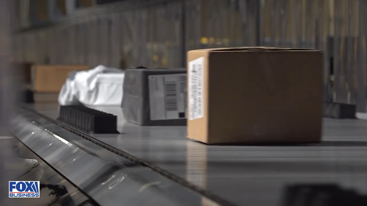 UPS takes FOX Business behind the scenes to see what new technology it has added for the 2023 holiday season.