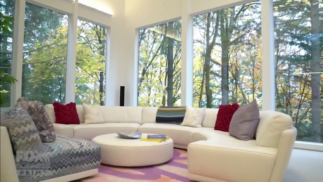 McDonnell showcases the beautiful mansions of Portland