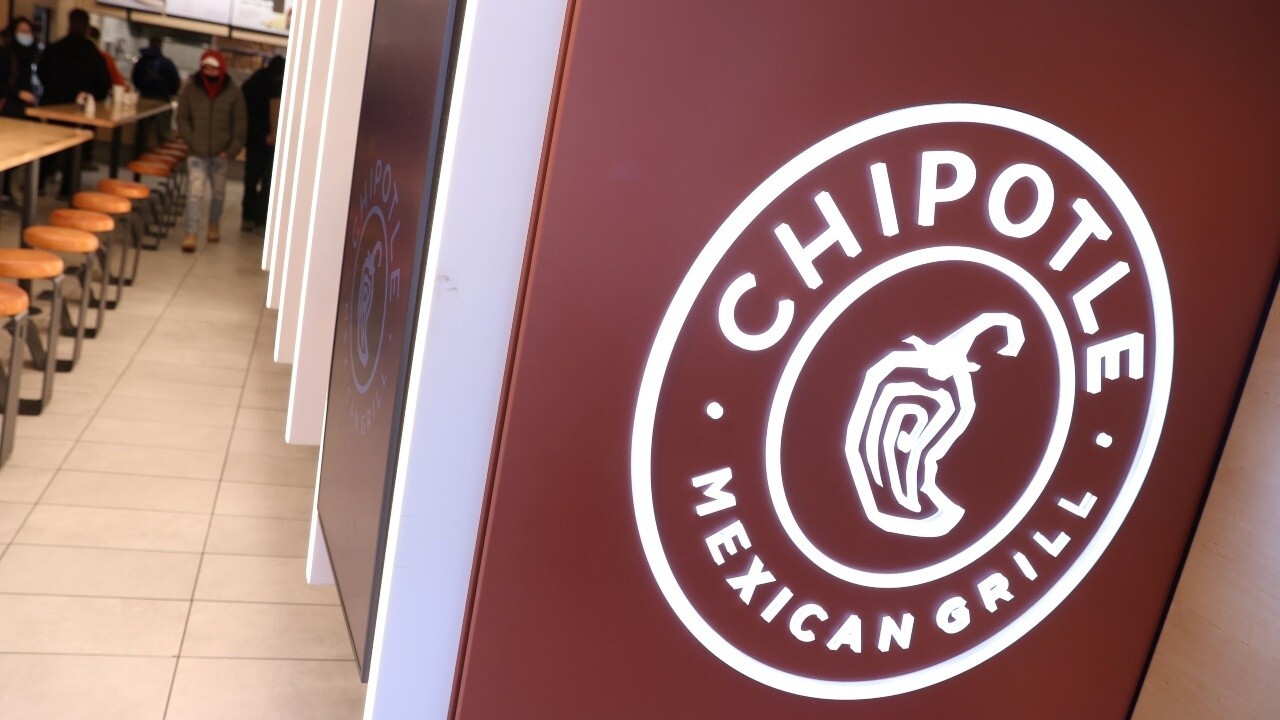 Chipotle COO Scott Boatwright discusses the company's 2Q earnings, the impact of food inflation, the technology being integrated into the fast food industry and launching its National Avocado Day campaign on Meta's Threads.