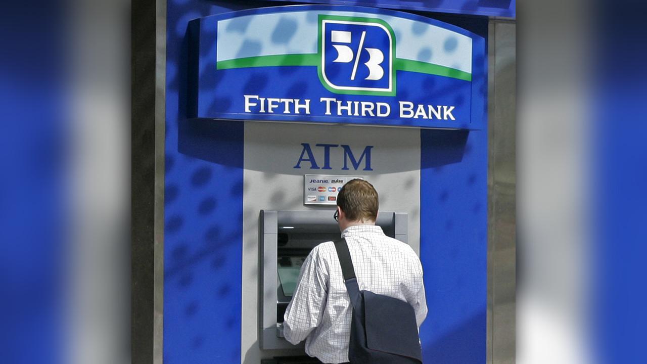 Fifth Third faces lawsuit over fake accounts; SoulCycle looking to make Peloton feel the burn