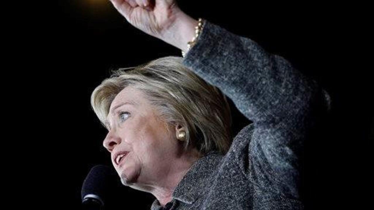 Clinton calls for crackdown on gunmakers