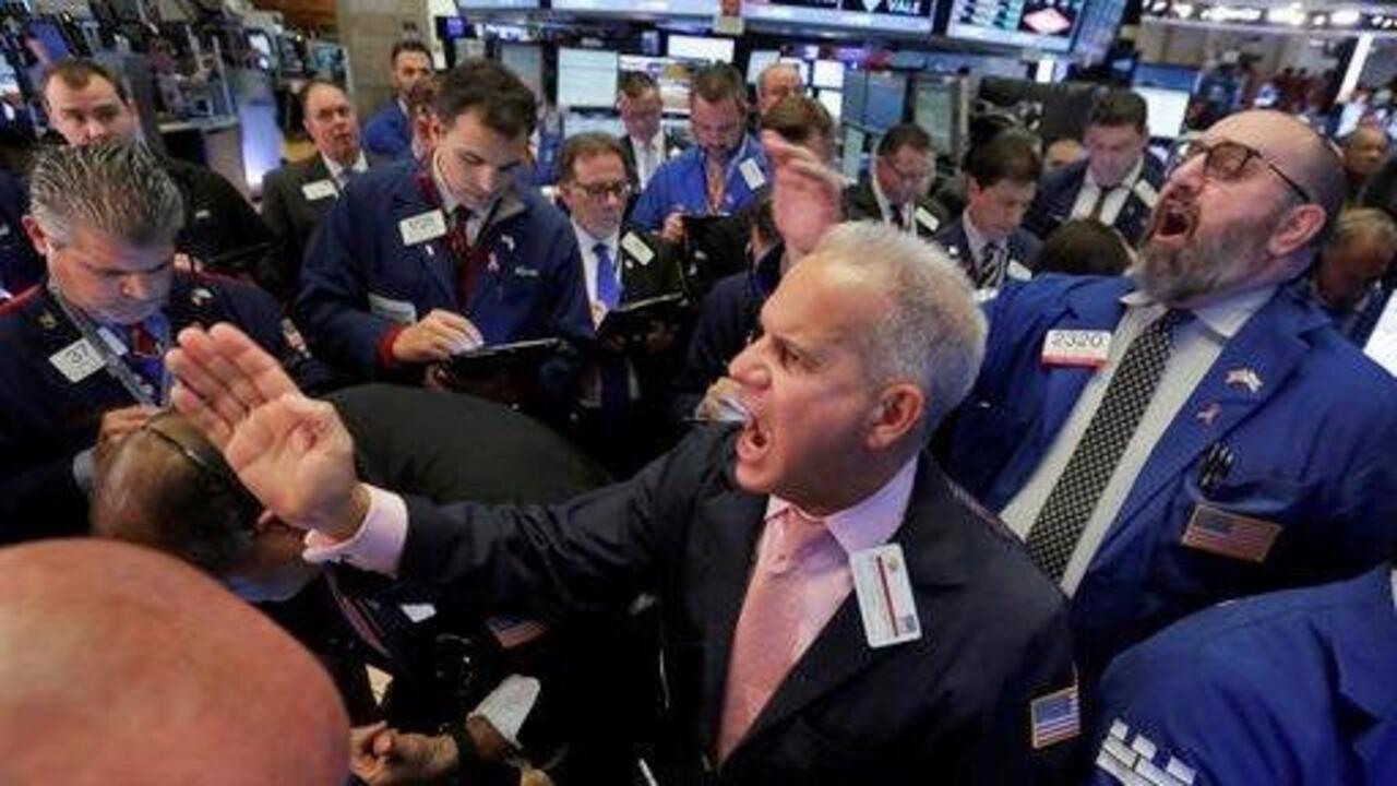 Dow hits 19000 for first time 