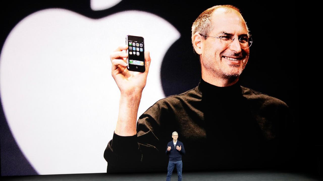 Apple hits $1 trillion milestone