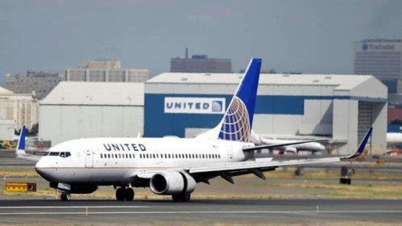 United Airlines under fire after barring girls wearing leggings
