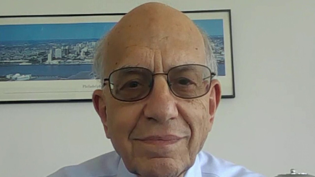 Wharton business school professor Jeremy Siegel discusses his frustration with the Federal Reserve's handling of inflation and the impact of the global economy on currencies.