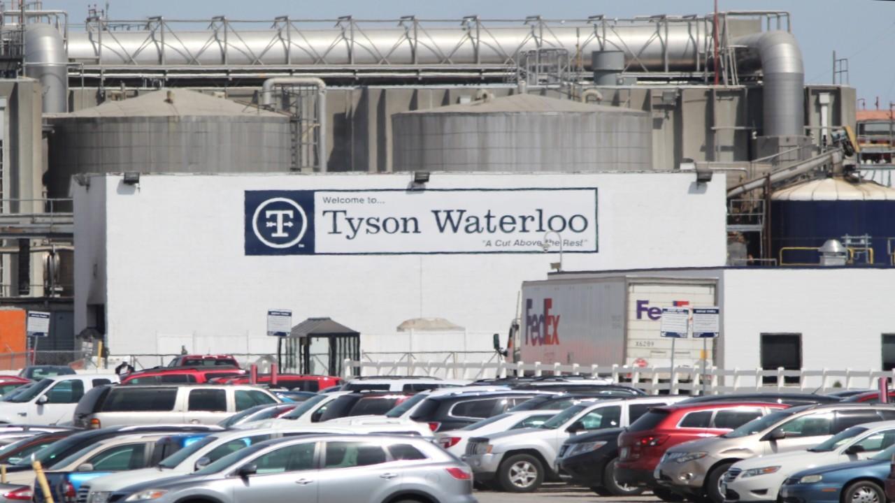 Tyson Foods to suspend Waterloo, Iowa, pork processing plant