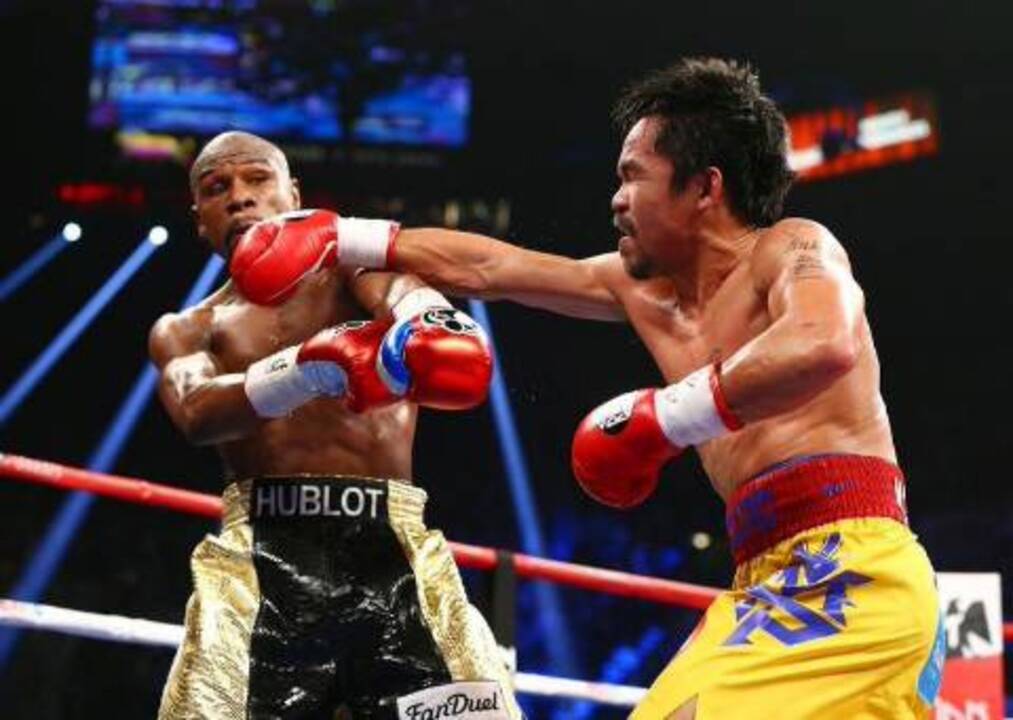 Pacquiao sucker-punches fans over shoulder injury?