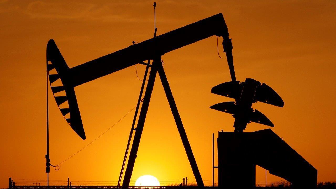 What’s causing the drop in oil prices?