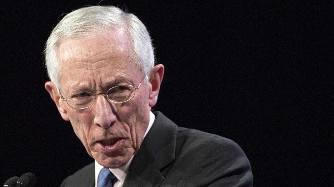 Fed's Fischer signals rate hike 