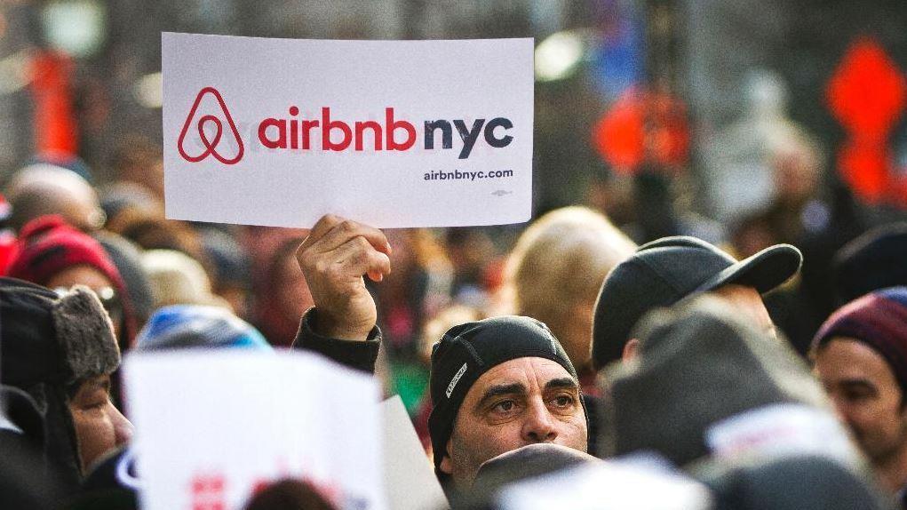 Airbnb announces plan to go public in 2020