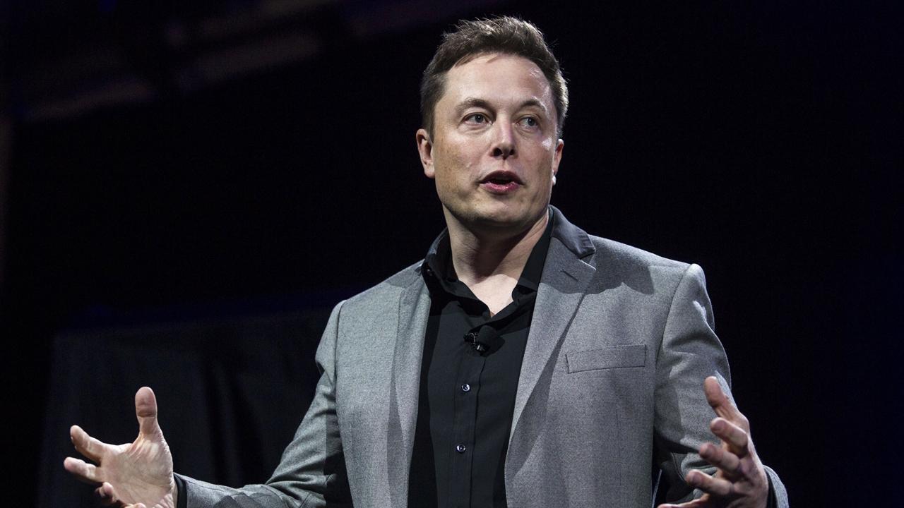 Musk tweet on possibly taking Tesla private sparks legal concerns