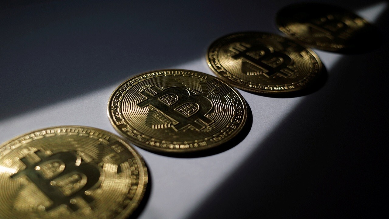 Better to own bitcoin or trade bitcoin futures?