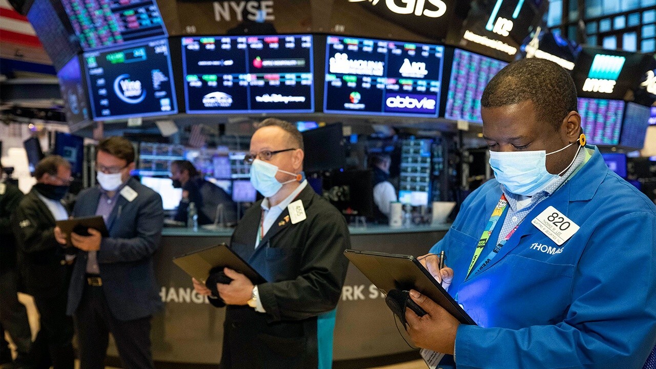 KPMG chief economist Constance Hunter, Veritas Financial managing partner Greg Branch and Kingsview Wealth Management CIO Scott Martin add their insights on the latest jobs report and today’s markets. 