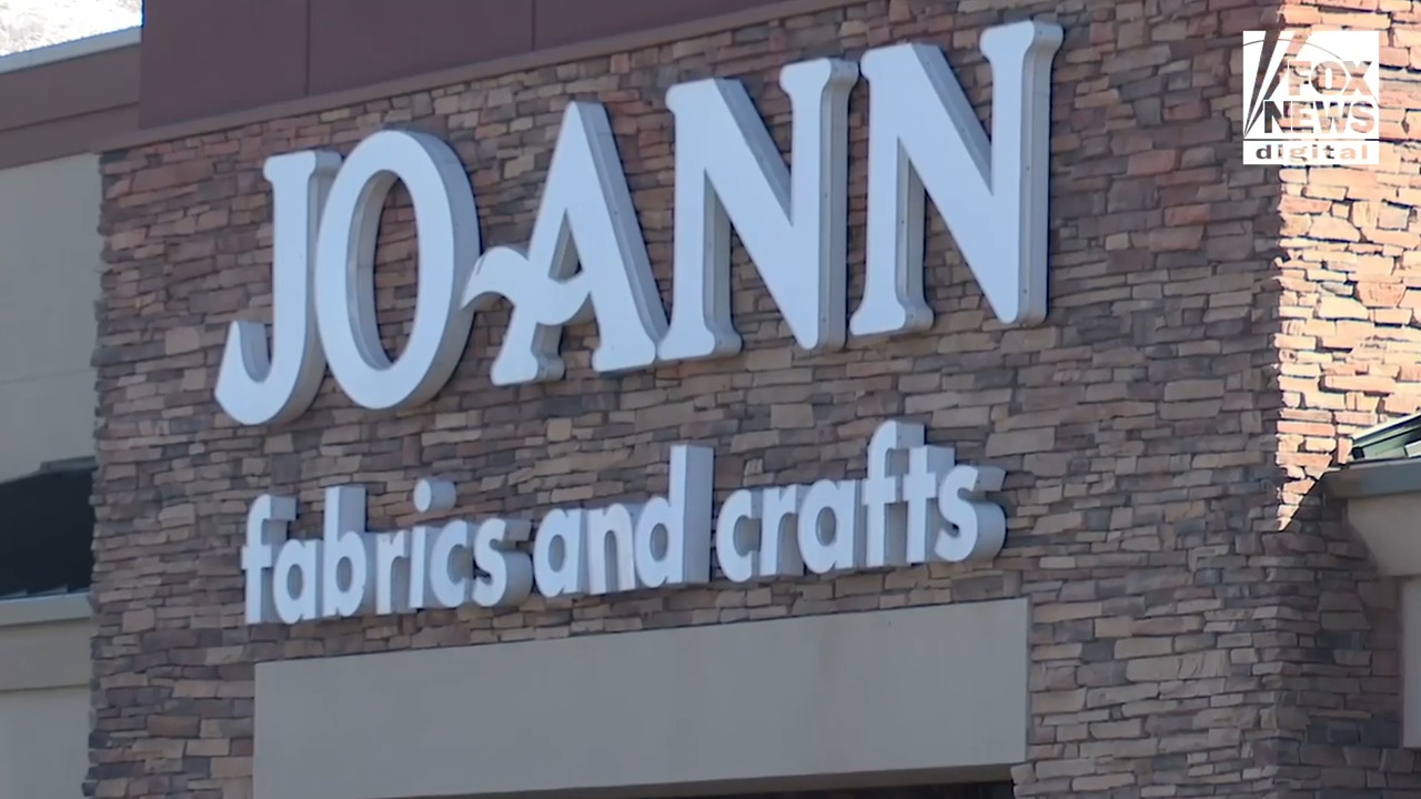 Report: 184M+ passwords exposed in data hack; JPMorgan expands with 14 new financial centers; crafts retailer Joann Fabrics to close all remaining stores.