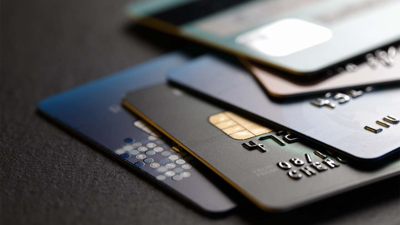 NerdWallet founder and CEO Tim Chen provides economic analysis of the best credit cards available, breaking down the benefits and drawbacks of each on ‘Mornings with Maria.’ 
