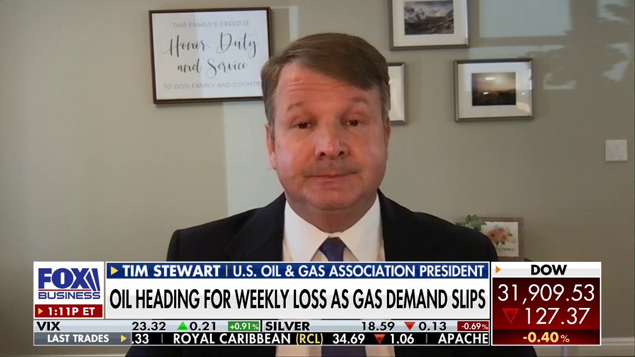 U.S. Oil and Gas Association President Tim Stewart weighs in on gas prices falling for 38 consecutive days on ‘Cavuto: Coast to Coast.’