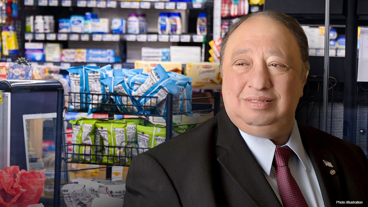 Gristedes And D'agostino Foods President and United Refining Company CEO John Catsimatidis provides insight into the prices of oil and food products in the coming weeks in America.