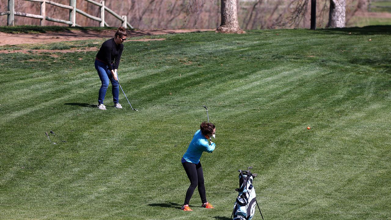Golfers sneak across Indiana border to tee off 
